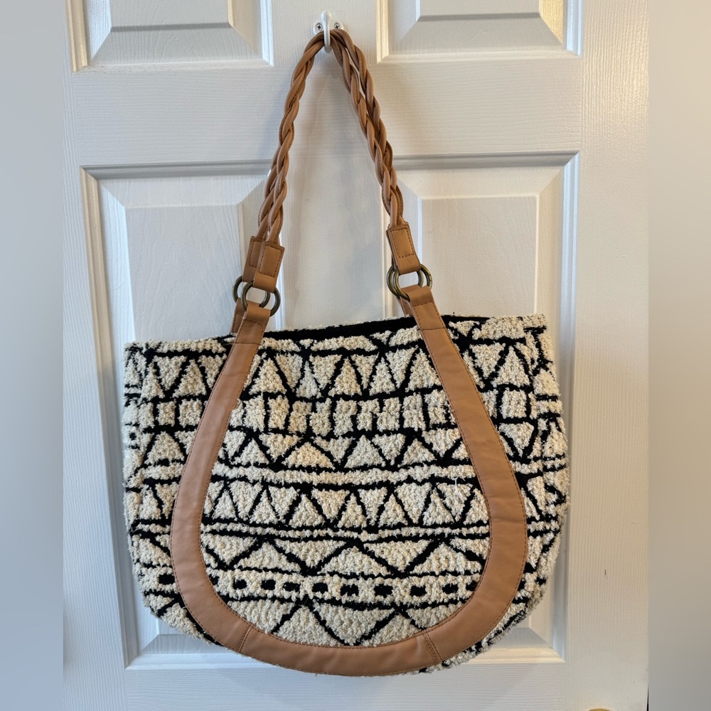 Universal Thread Black And White Textured Tote Purse